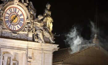 En vivo | A la espera del humo blanco: los ojos del mundo sobre chimenea del Vaticano