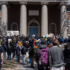 La administración Trump prohíbe a Harvard inscribir a estudiantes extranjeros