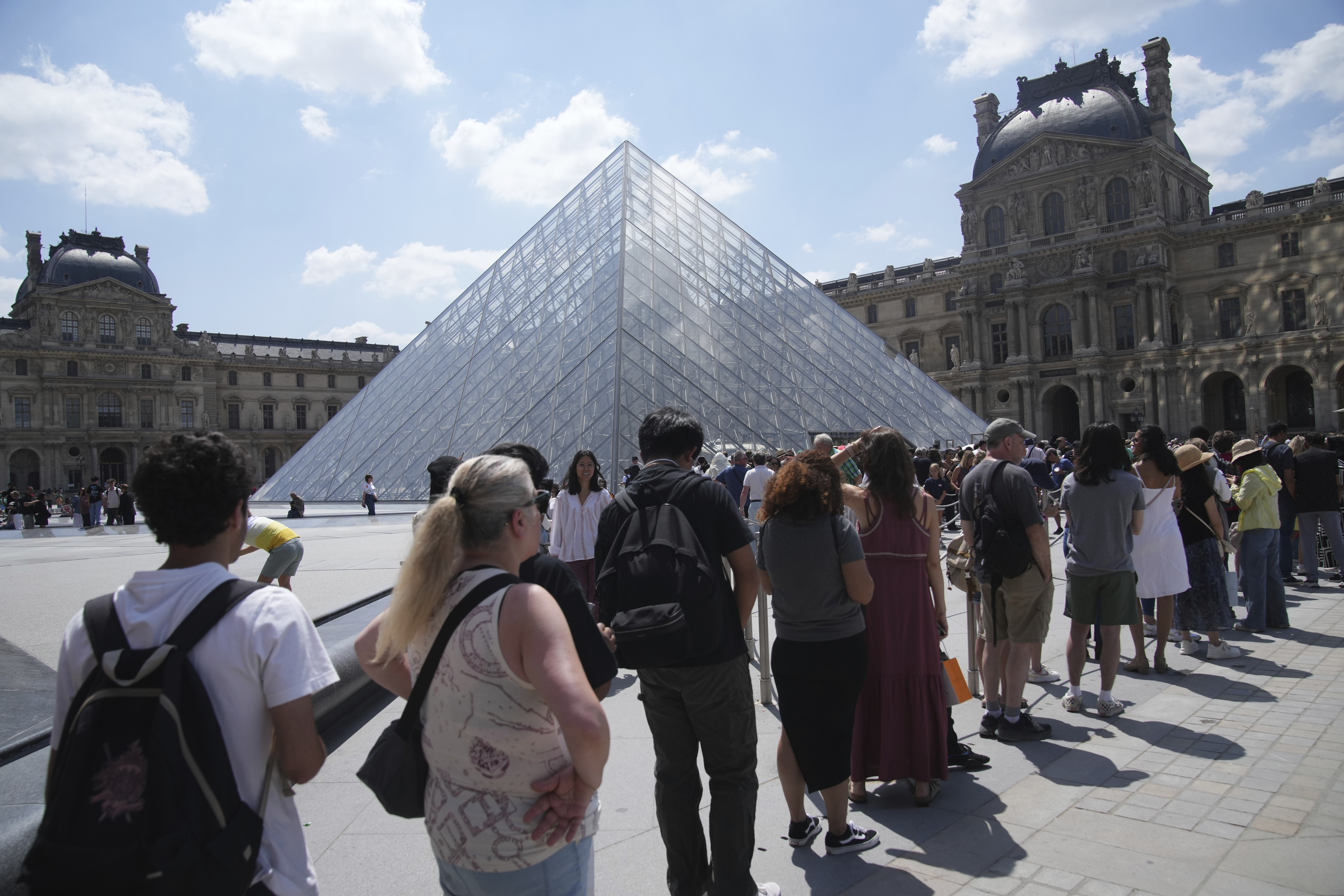 Huelga laboral paraliza el museo de Louvre en París por condiciones “insostenibles”