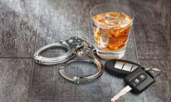 Oficial de policía fuera de servicio de Kennewick arrestado por conducir bajo los efectos del alcohol después de un accidente