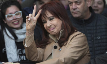 Corte Suprema argentina confirma condena a prisión por corrupción de expresidenta Cristina Fernández