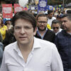 Hieren a balazos a candidato presidencial en Colombia