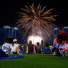 Juego en casa de los Dodgers el 4 de julio: fuegos artificiales, cabezones y un hito histórico