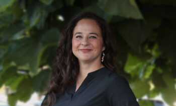 La educadora de Pasco, Jacqueline Brewster, fue nombrada Maestra del Año GRADS por la Asociación de Educadores de Ciencias de la Familia y del Consumidor de Washington