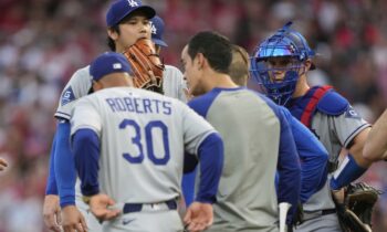 Calambres obligan a Shohei Ohtani a abandonar el partido contra los Rojos de Cincinnati