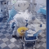 En video: sala de cirugía se sacude mientras médicos operan durante el terremoto en Rusia