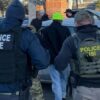 ICE rompe récords de detencin con 50 mil migrantes detenidos pero, ¿a qué costo para la política migratoria de Estados Unidos?