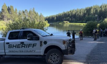 Un muerto y dos desaparecidos tras un salto de agua en grupo en Oregón