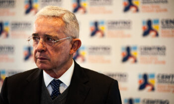 Tribunal colombiano libera al expresidente Uribe mientras apela su condena de prisión