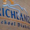 La Junta Escolar de Richland pausa la contratación antes del nuevo año escolar