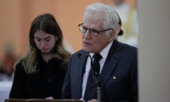 Padre del senador asesinado Miguel Uribe Turbay ocupará su candidatura