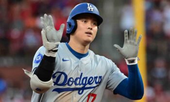 Subastan por más de $36,000 la pelota del jonrón número 300 de Shohei Ohtani