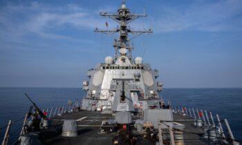 EEUU acusa “maniobra provocativa” de naves militares de Venezuela cerca de buque