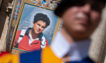 El Papa canoniza al primer santo millennial de la Iglesia católica