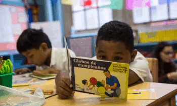 El Distrito Escolar de Pasco Organiza la Visita a las Escuelas de Lenguaje Dual 2025-2026