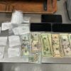 La policía de Kennewick incauta drogas, dinero en efectivo y teléfonos celulares a un conductor que se saltó un semáforo en rojo