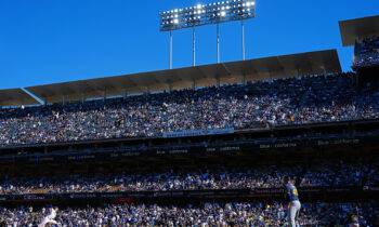 Dodgers ganan 3-1 contra los Cerveceros en el juego 3 de la NLCS