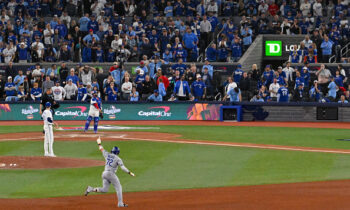 Padre e hijo atrapan ambos jonrones históricos en el Juego 7 de la Serie Mundial