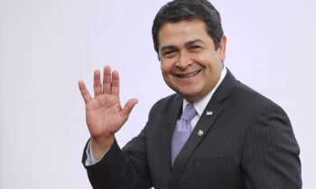 Sale de prisión el expresidente de Honduras, Juan Orlando Hernández, tras indulto de Trump