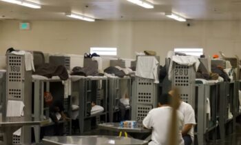 La realidad de miles de inmigrantes en detención: Su salud se deteriora gravemente a la vista de todos