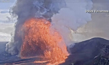 Lava absorbe cámara de video que monitoreaba el volcán Kilauea
