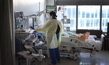 El presidente Trump revela un plan de salud centrado en el costo de los medicamentos