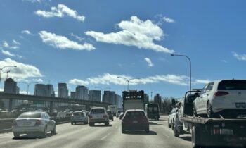 Los agentes federales de inmigración continúan accediendo a los datos de las licencias de conducir del estado de Washington